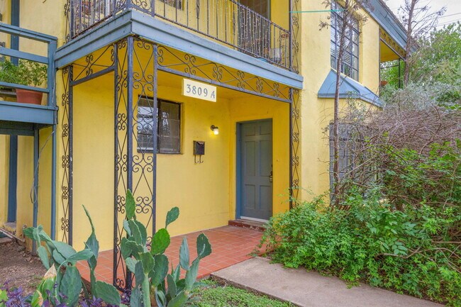 Building Photo - 3809 Maplewood Ave