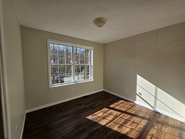 Building Photo - 109 Debbie Dr