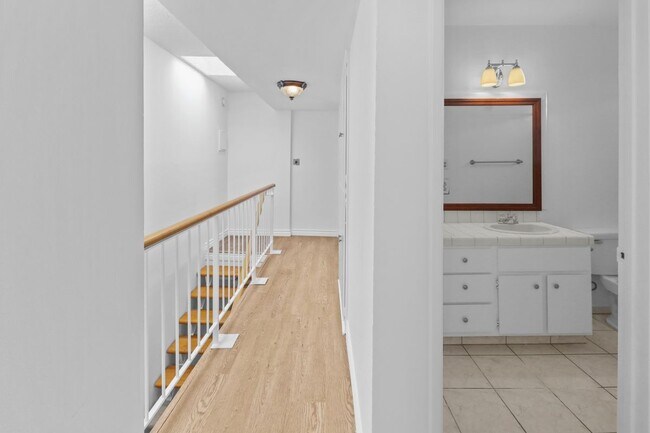 Building Photo - 4610 Densmore Ave