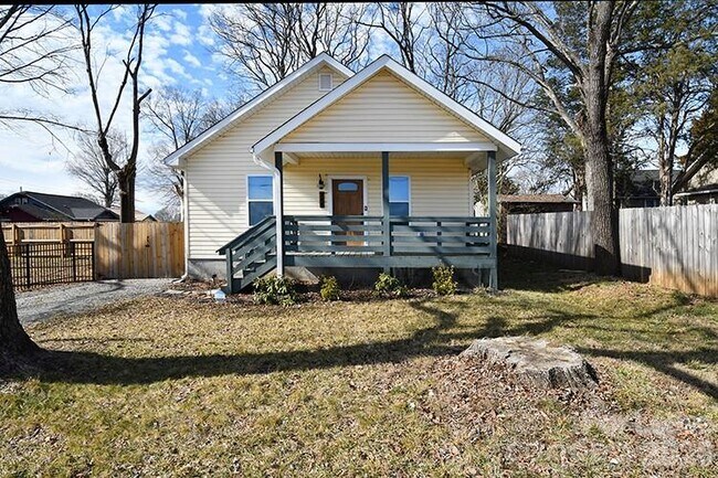 Building Photo - 746 Opal St