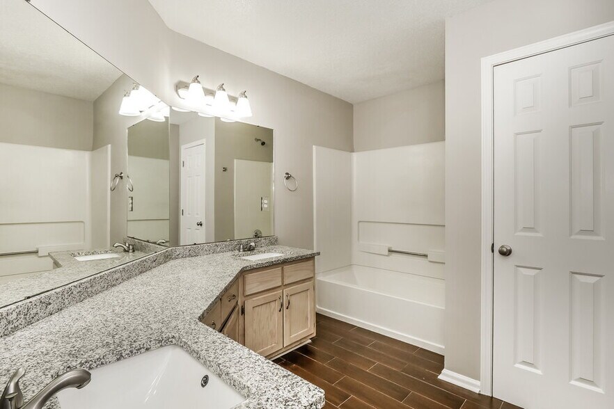 Building Photo - 6863 Delta Newberry Cove