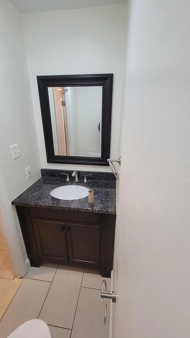 Half bath - 648 15th St S