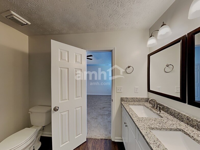 Building Photo - 149 Waters Edge Dr