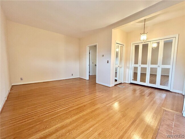 Building Photo - 40 Oakland Pl