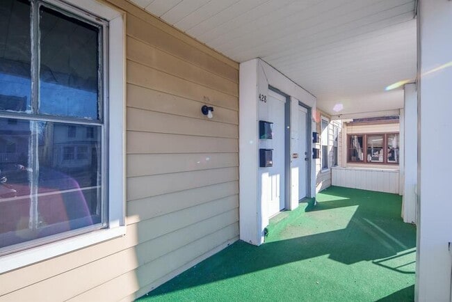 Building Photo - 428 7th Ave