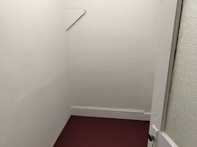 Building Photo - 547 Centre St