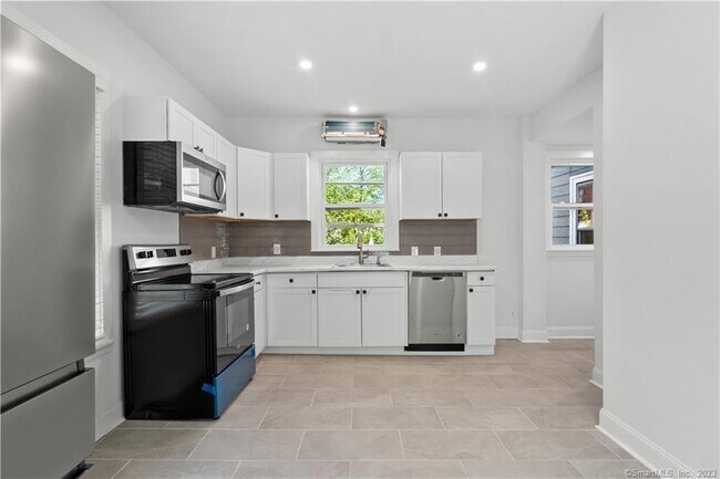 Building Photo - 318 Humphrey St