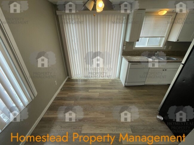 Building Photo - 661