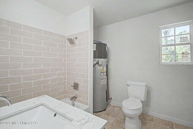 Building Photo - 3 bedroom close to D'Iberville!