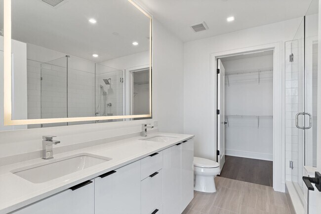 Building Photo - 2 Bed 2 Bath Apartment in West Midtown!