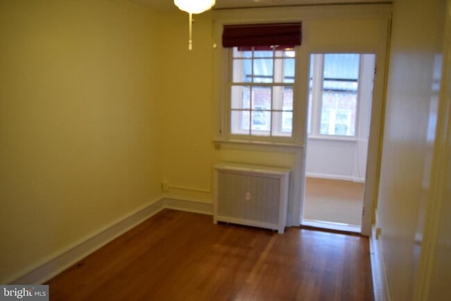 Building Photo - 104 Longfellow St NW