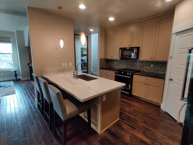 Building Photo - 13287 Alexis Dr