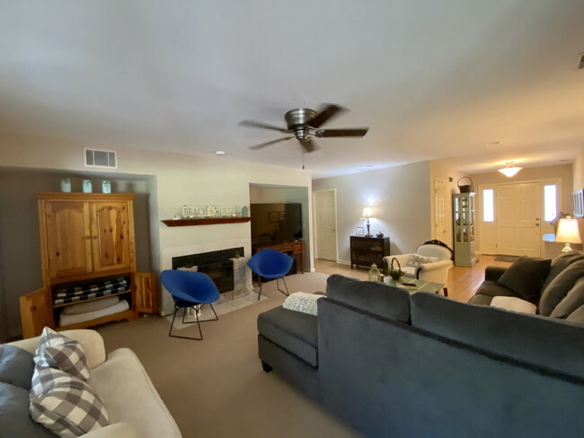 Building Photo - Duplex Apartment Close to Downtown Bluffton!
