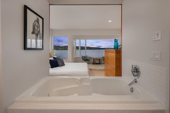 Building Photo - 10514 Riviera Pl NE