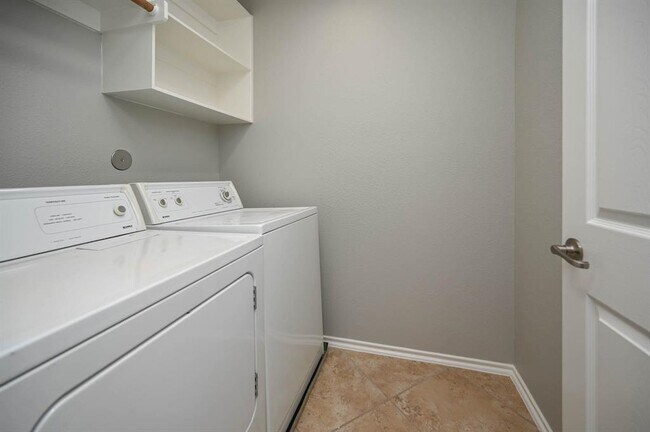 Building Photo - 6431 Calgary Woods Ln