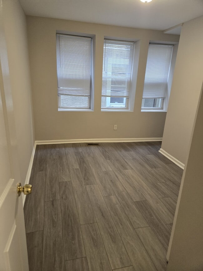 Building Photo - 1018 S 52nd St