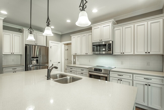 Building Photo - 7725 Peppertree Dr