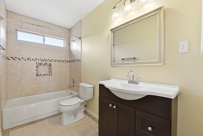 Building Photo - 14722 Trailbrook Dr