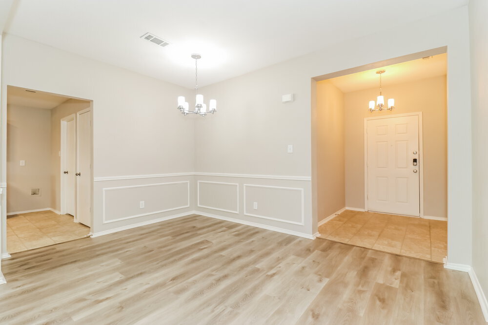 Building Photo - 726 Victoria Dr