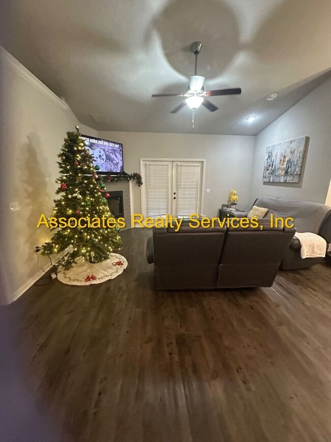 Building Photo - Spacious 4-Bedroom Home with Office in Portofino!  LOOK!