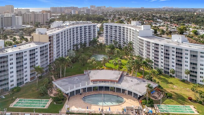 Building Photo - 2731 NE 14th Street Causeway