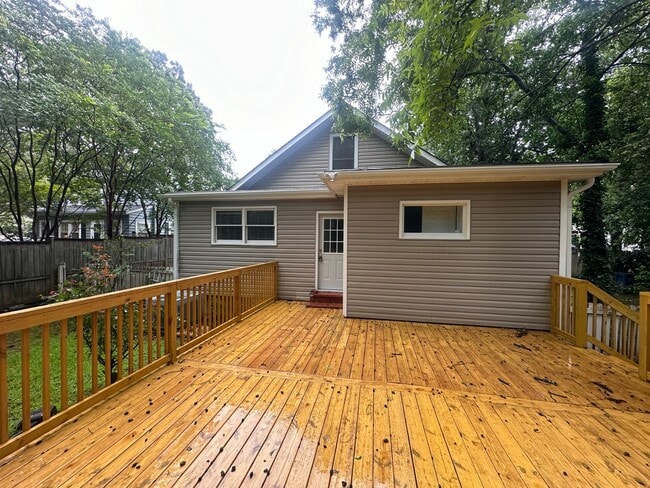 Building Photo - Gorgeous 3 Bed 2 Bath Haymount Home