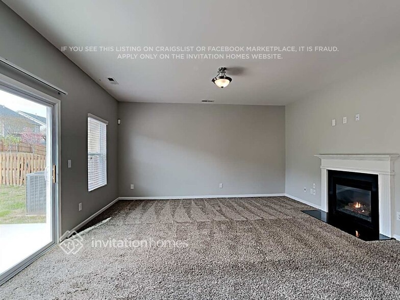 Building Photo - 2036 Blue Iris Dr