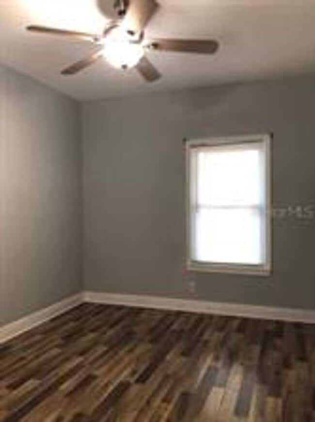 Building Photo - 2 Bedroom / 2 Bath Bungalow in Sanford's Historic District!