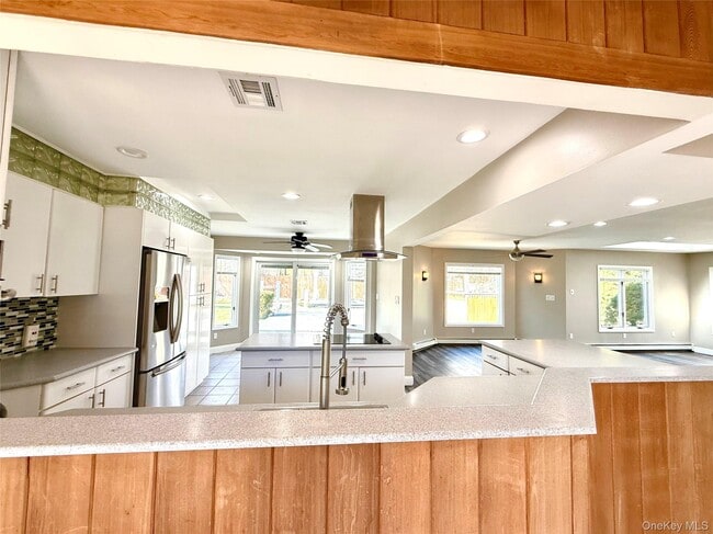 Building Photo - 102 Sycamore Cir