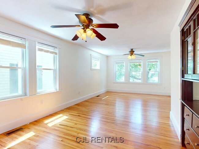 Building Photo - 25 Charlotte Rd