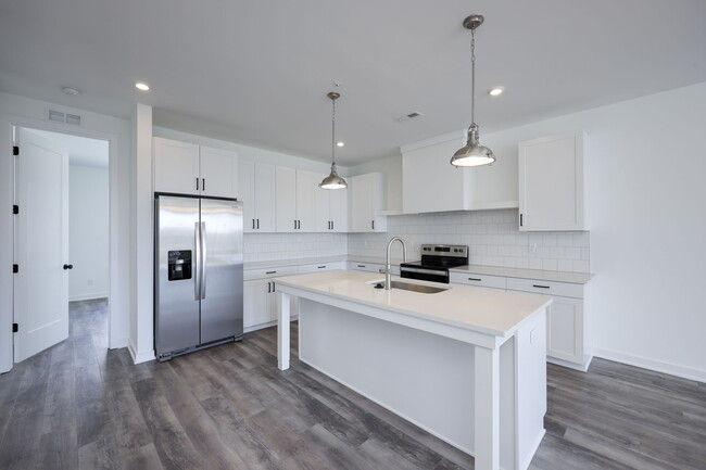 Kitchen - 2026 Edison Park Ln