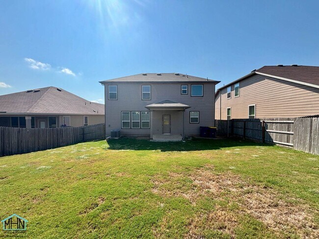 Building Photo - Gorgeous 4 bedroom, 3.5 bath home, minutes...