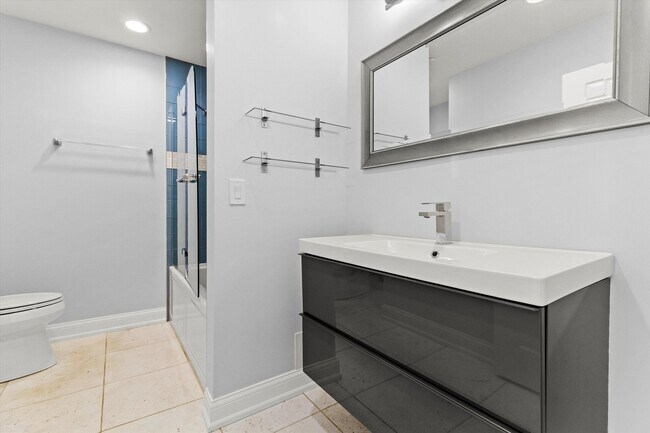 Building Photo - 1615 W Hawkes St