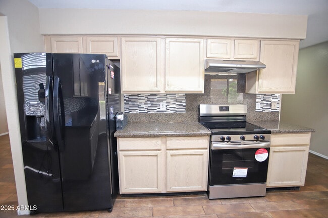 Building Photo - 842 N Naples Dr