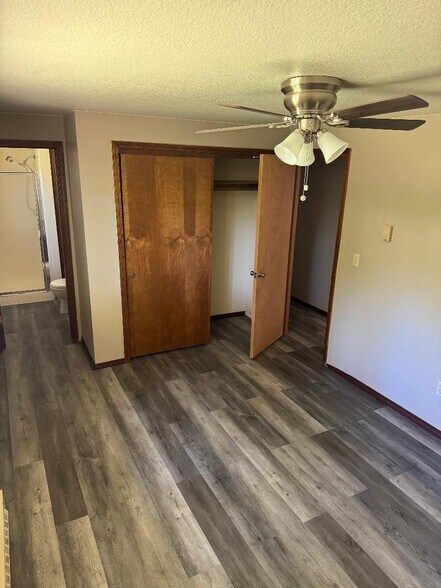 Building Photo - 18035 Weaver Ct