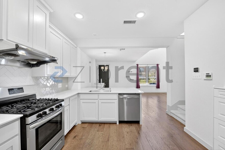 Building Photo - 3909 Sukay Dr