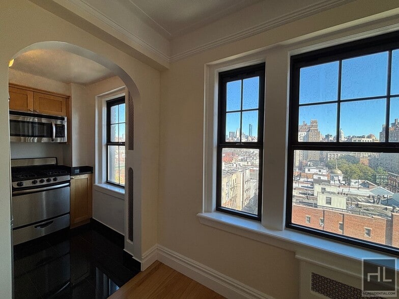 Primary Photo - Christopher Street