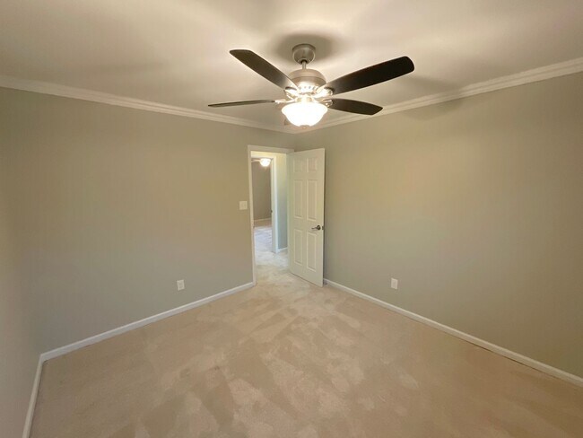 Building Photo - 4 Bedroom Home Available Near S Academy Bl...