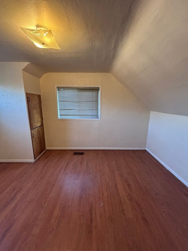 Building Photo - 3 Bedroom 2 Bath House with an office