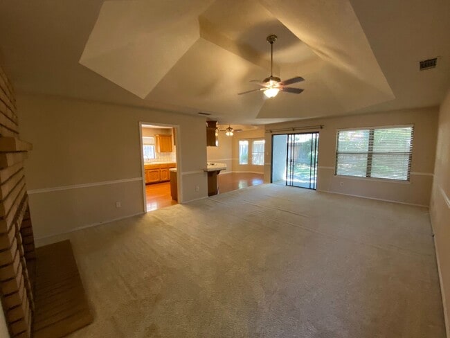 Building Photo - North West Fresno Home, 3BR/2BA, 1878sf, B...