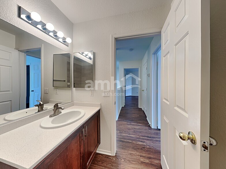 Building Photo - 7636 Connemara Ave