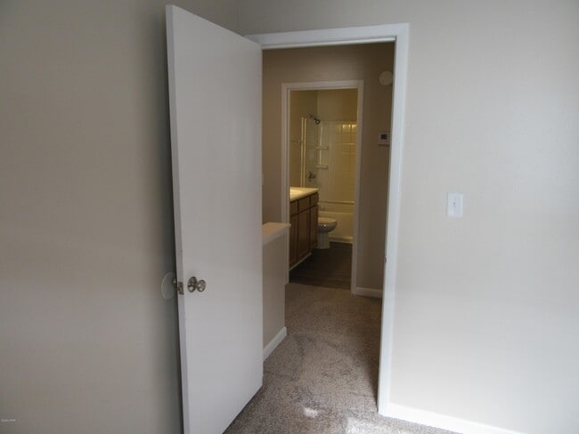 Building Photo - 2750 W 12th St