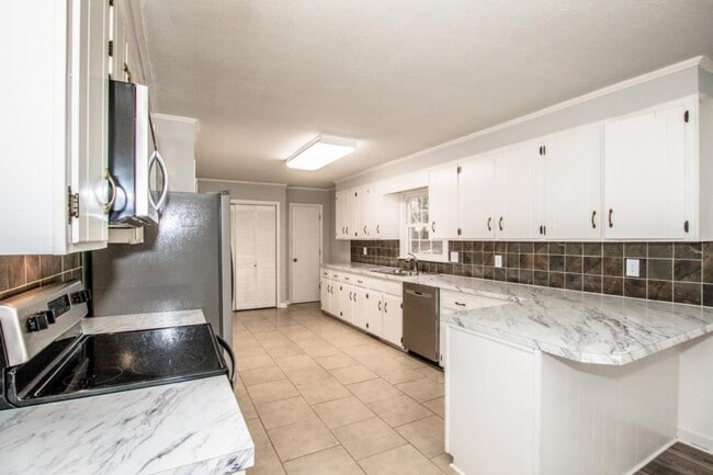 Building Photo - 2089 Rock Springs Cir