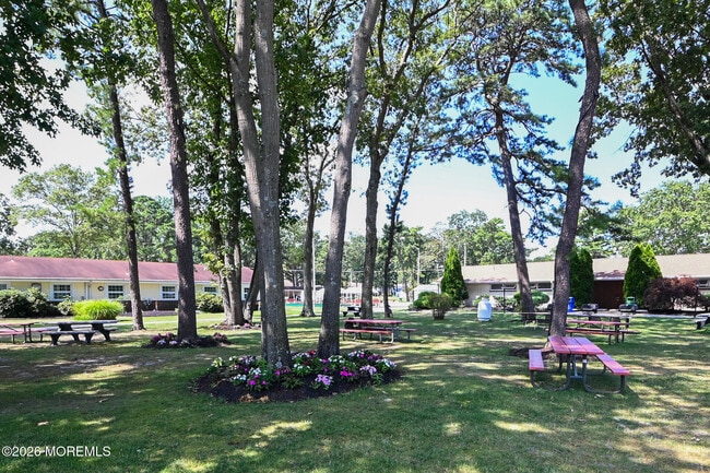 Building Photo - 341B Canterbury Ct