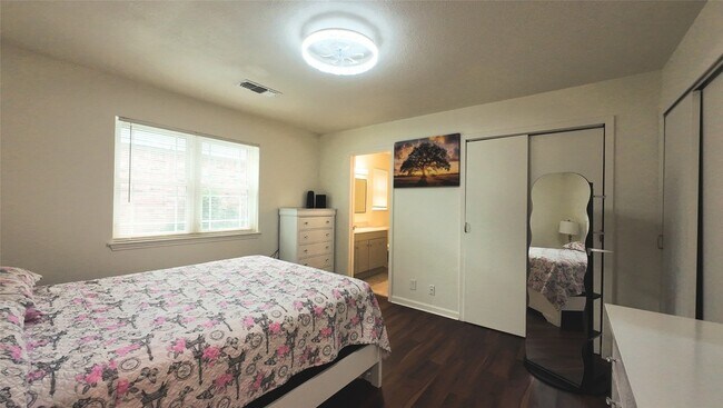 Building Photo - 1404 Woodfern Dr