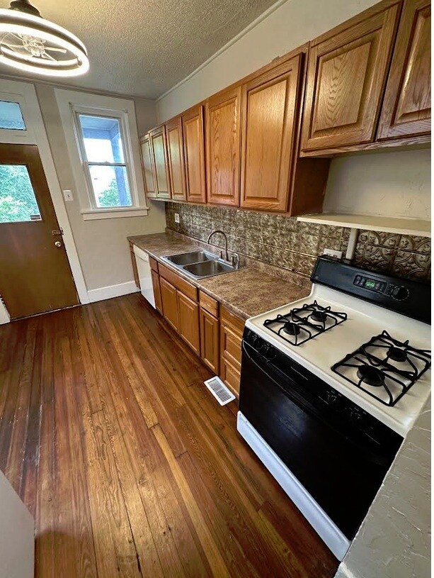 Building Photo - 1212 Holmes St