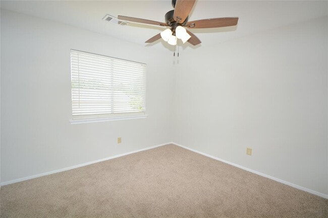 Building Photo - 18619 Spinney Ln