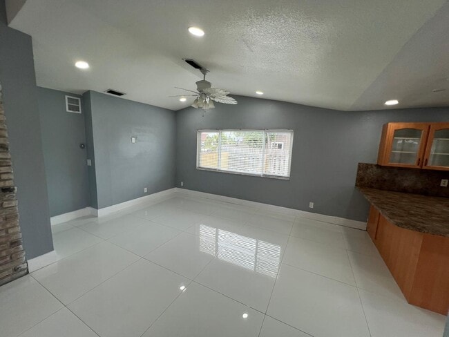 Building Photo - Beautiful 3 Bedroom Home in West Lauderhill