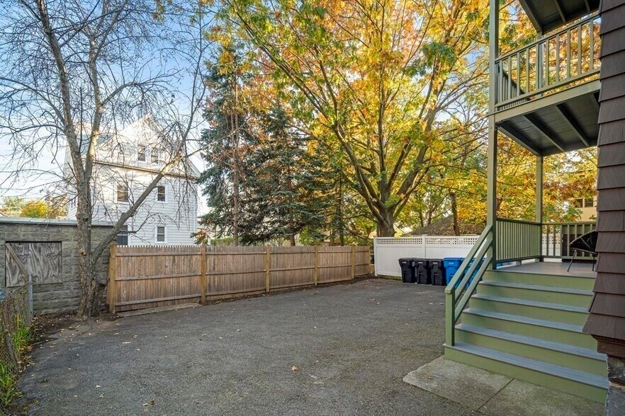 Building Photo - 11 Marion Rd