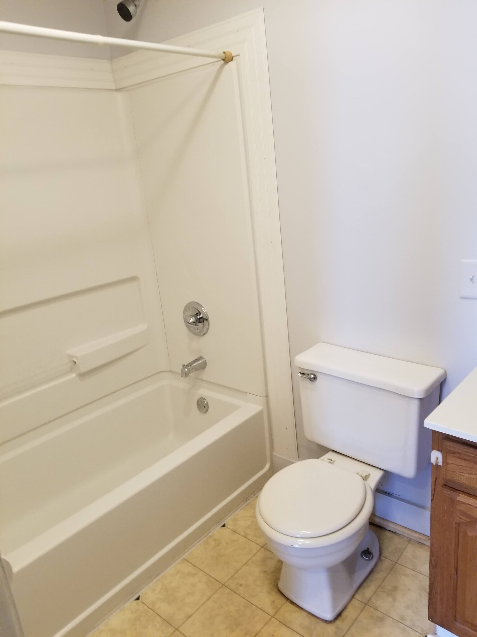 Bathroom - 609 W Cottonwood St